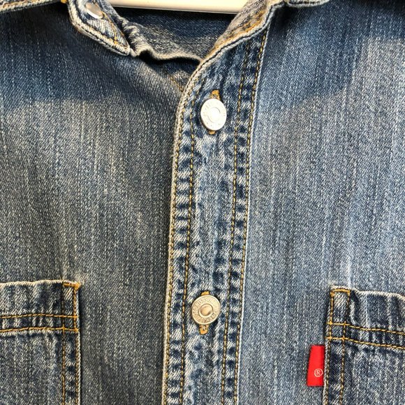 Vtg 90's Levi Strauss Red Tab Light Denim Metal Button Shirt sz M Loose Fit - Picture 5 of 7